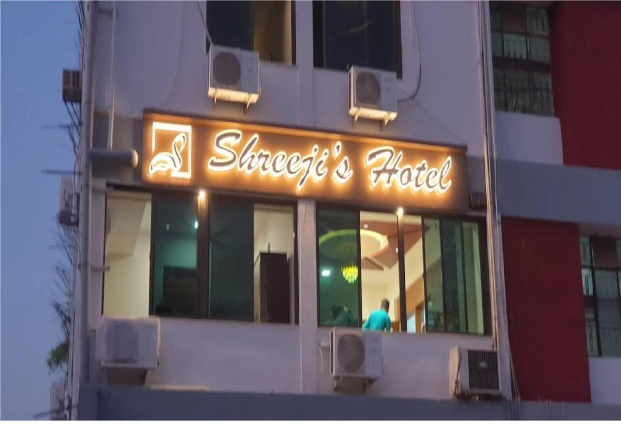 Hotel Shreeji'S Gandhinagar Exterior photo